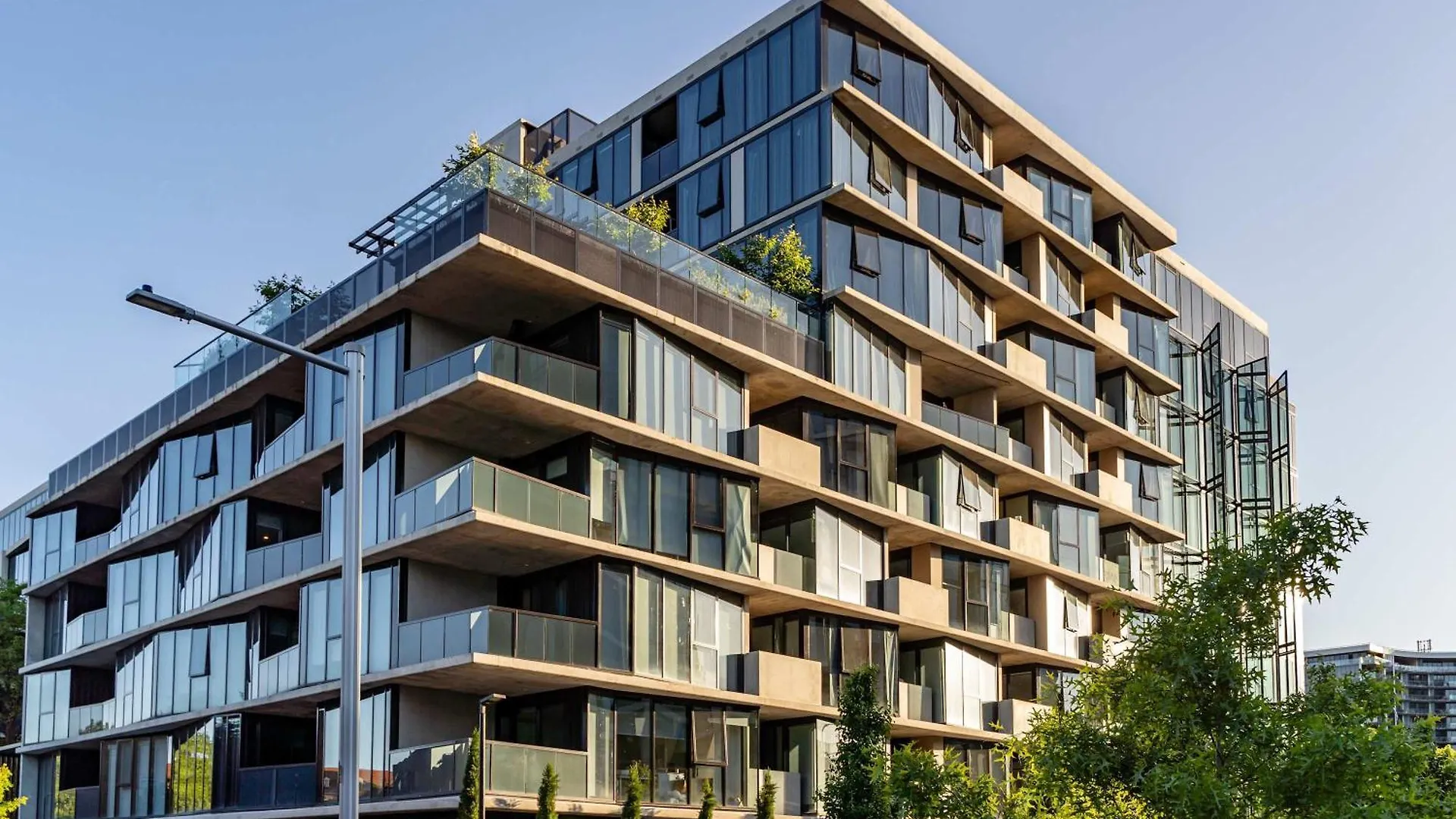 Modern 2 Bedroom Apartment In The Heart Of Canberra Center