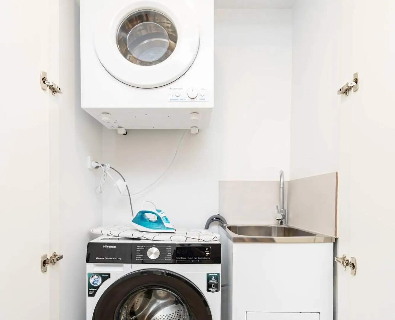 Modern 2 Bedroom Apartment In The Heart Of Canberra Center
