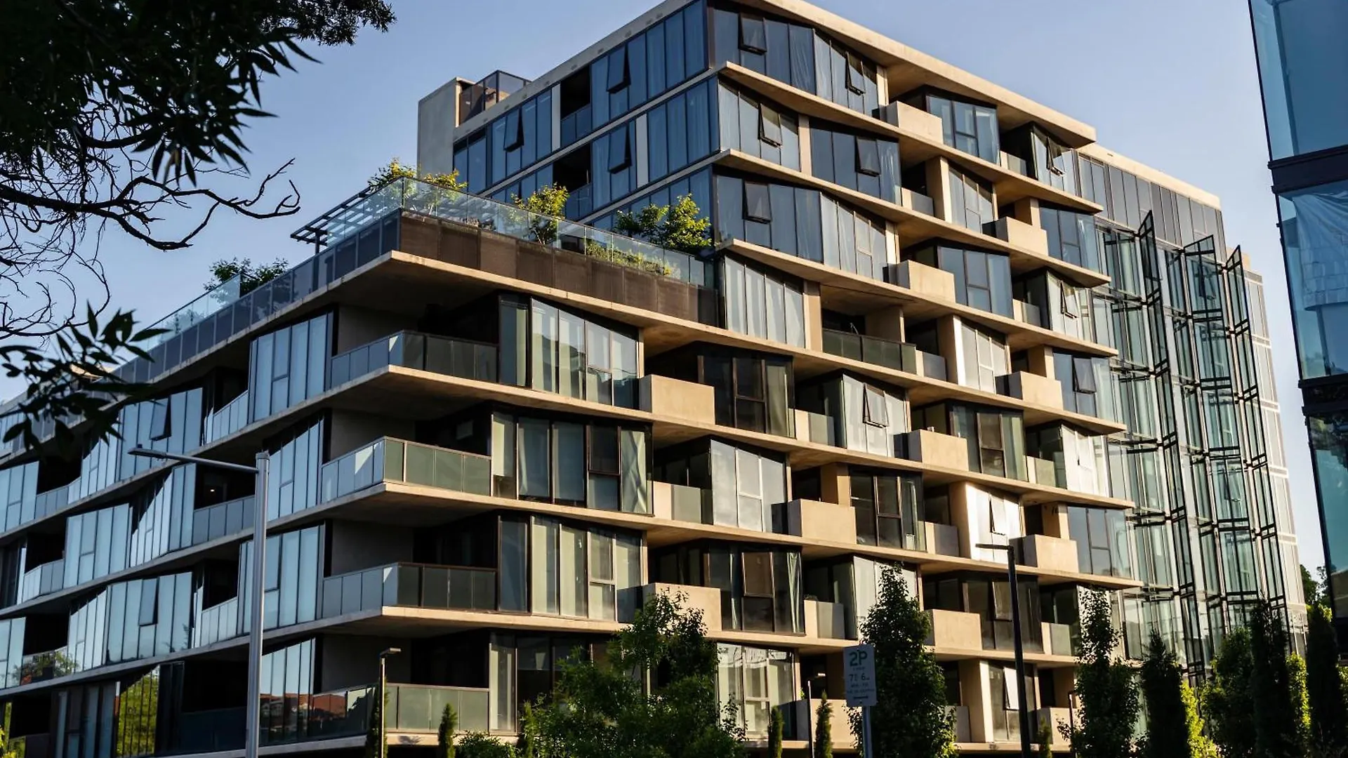 Modern 2 Bedroom Apartment In The Heart Of Canberra Center