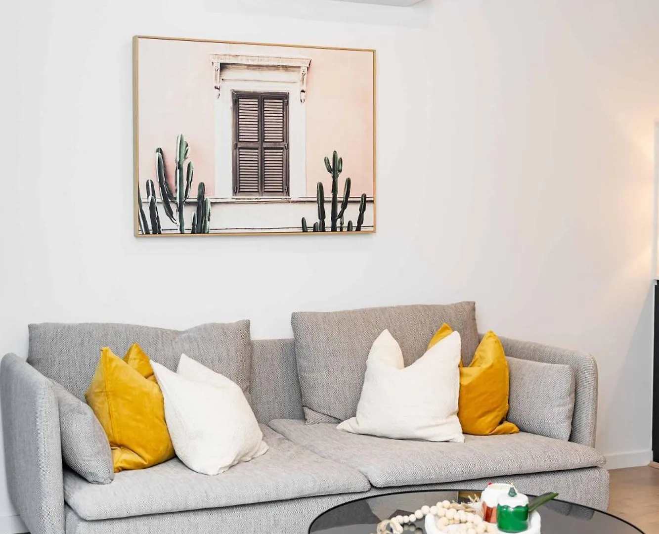 Modern 2 Bedroom Apartment In The Heart Of Canberra Center