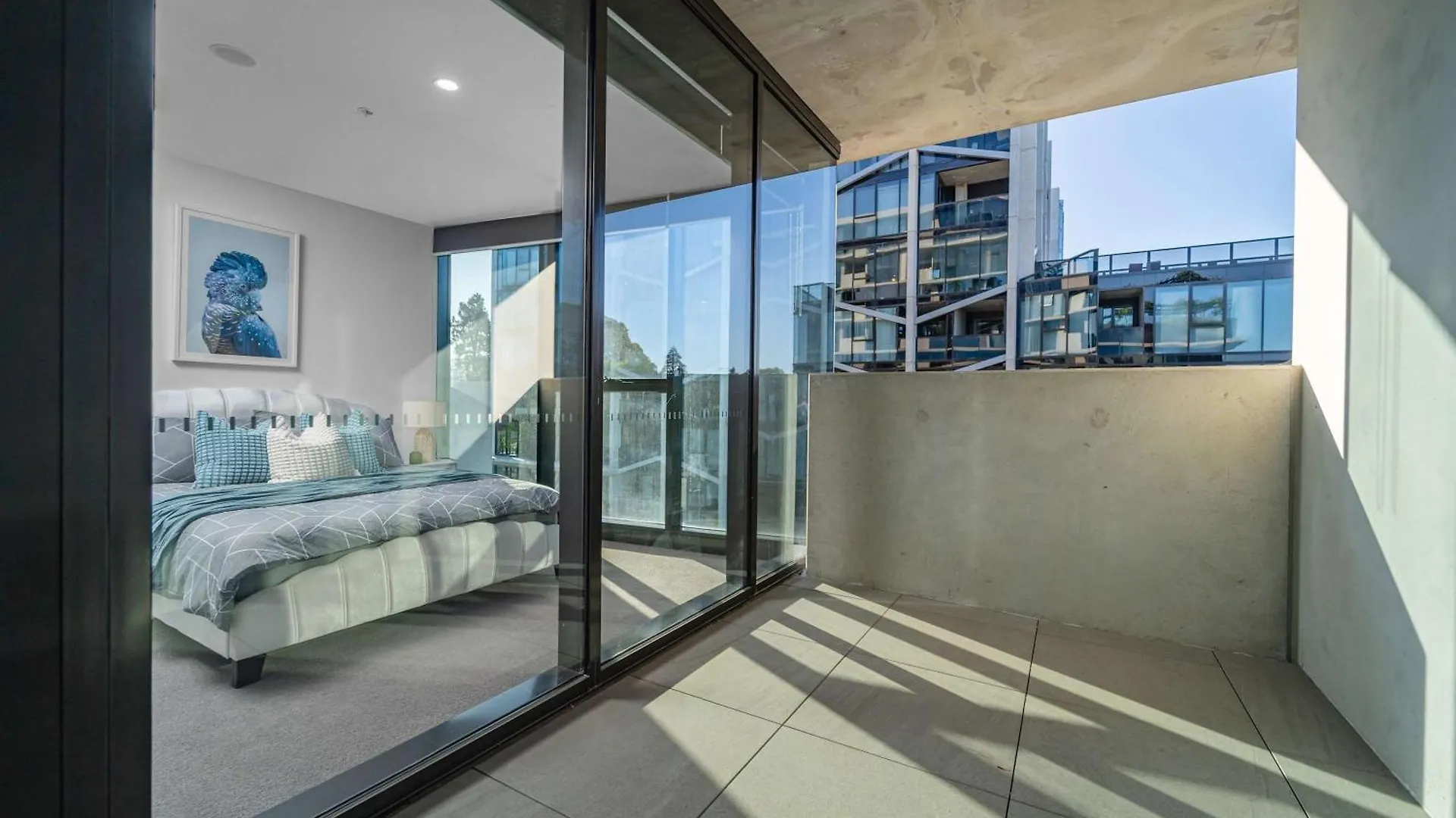 Modern 2 Bedroom Apartment In The Heart Of Canberra Center