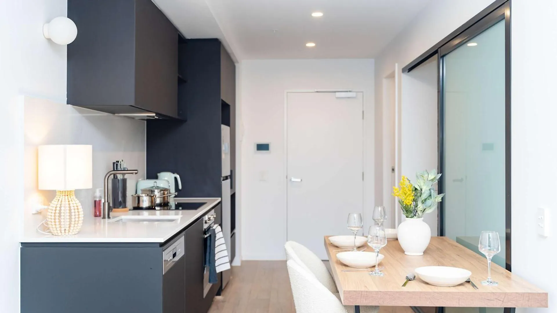 Modern 2 Bedroom Apartment In The Heart Of Canberra Center Australia