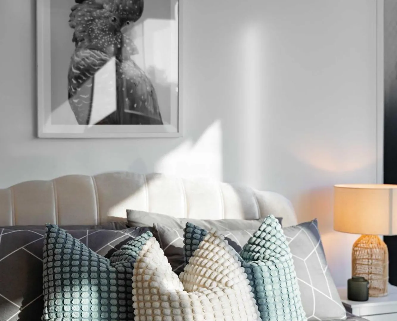 Modern 2 Bedroom Apartment In The Heart Of Canberra Center