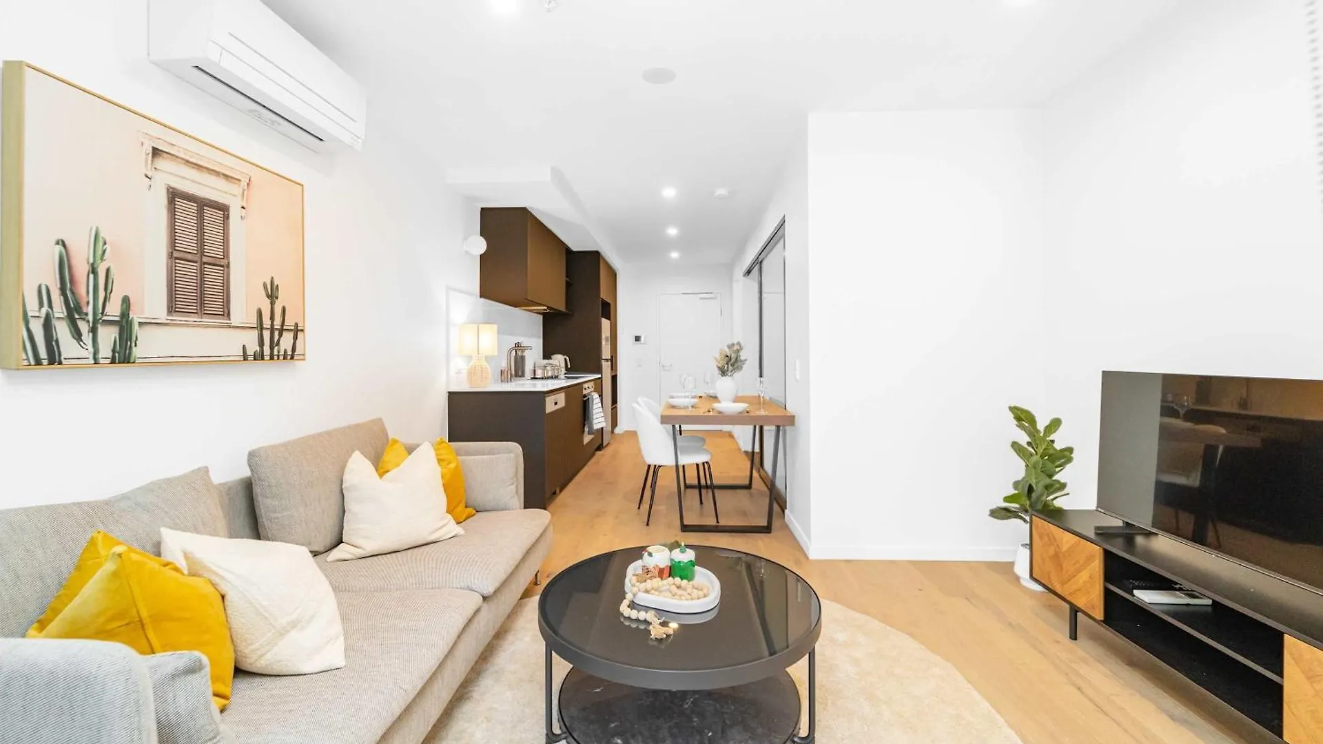 Modern 2 Bedroom Apartment In The Heart Of Canberra Center